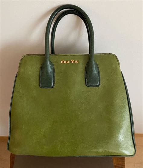 miu miu tasche in leder grün braun creme|miumiu tasche.